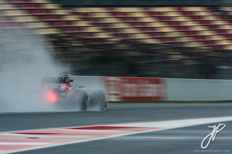 Illustration for article titled The Tense Beauty Of Formula One Practice In Barcelona